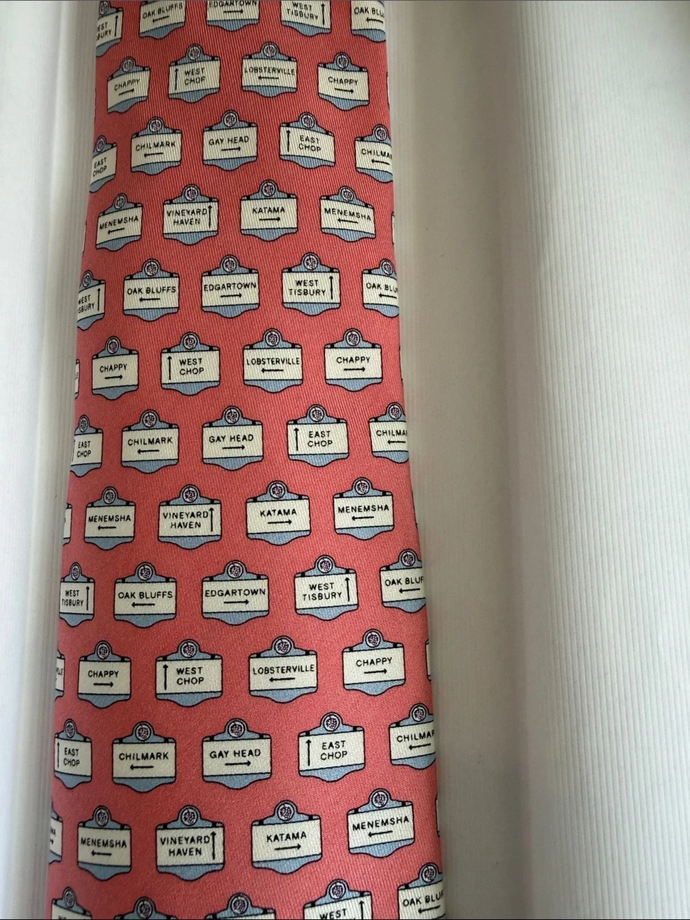 Vineyard Vines Martha’s Vineyard Town Signs Silk Tie